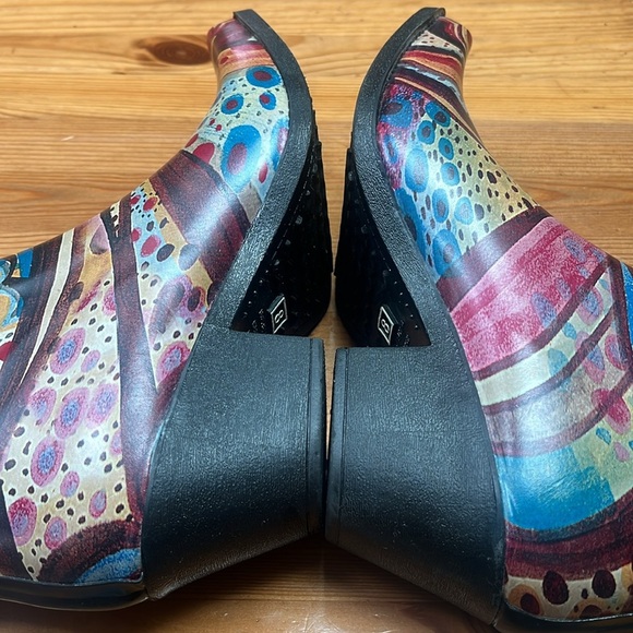 Nomad Red and Blue Heeled rubber rain Boots with Intricate Design size 8 - Picture 8 of 10